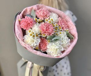 Букет «Понпончик» с диантусами, матрикарией и эвкалиптом 💕