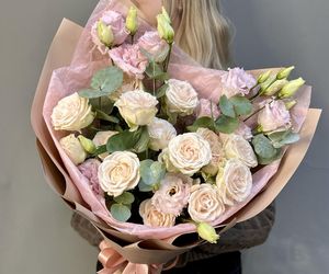 Букет «Малина в шоколаде» 💕 с кустовой розой, эустомой и эвкалиптом